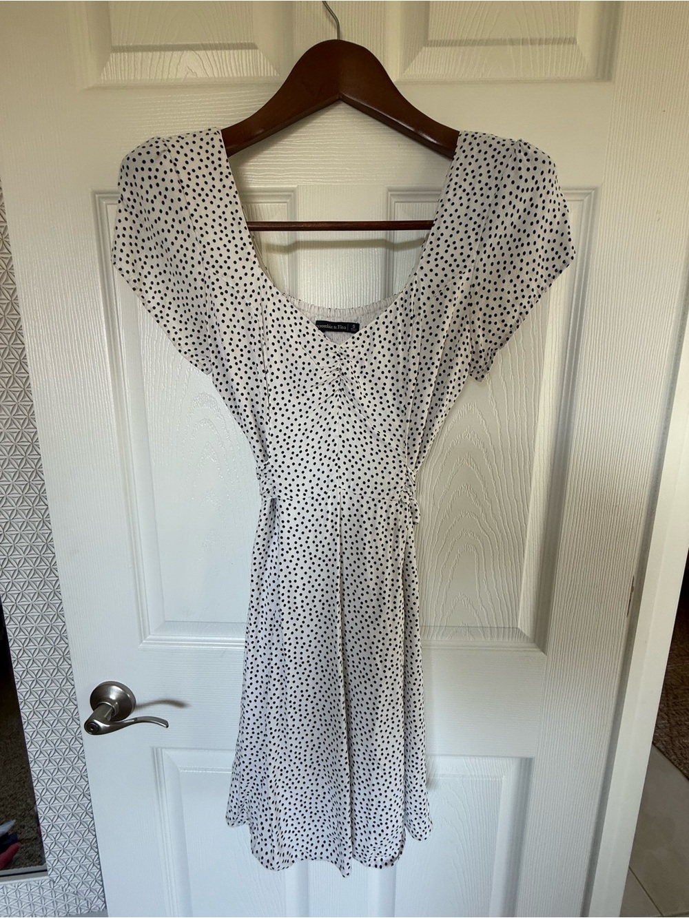 Abercrombie & Fitch White Dress with Black Polka Dots — Midi A-Line - Picture 3 of 4